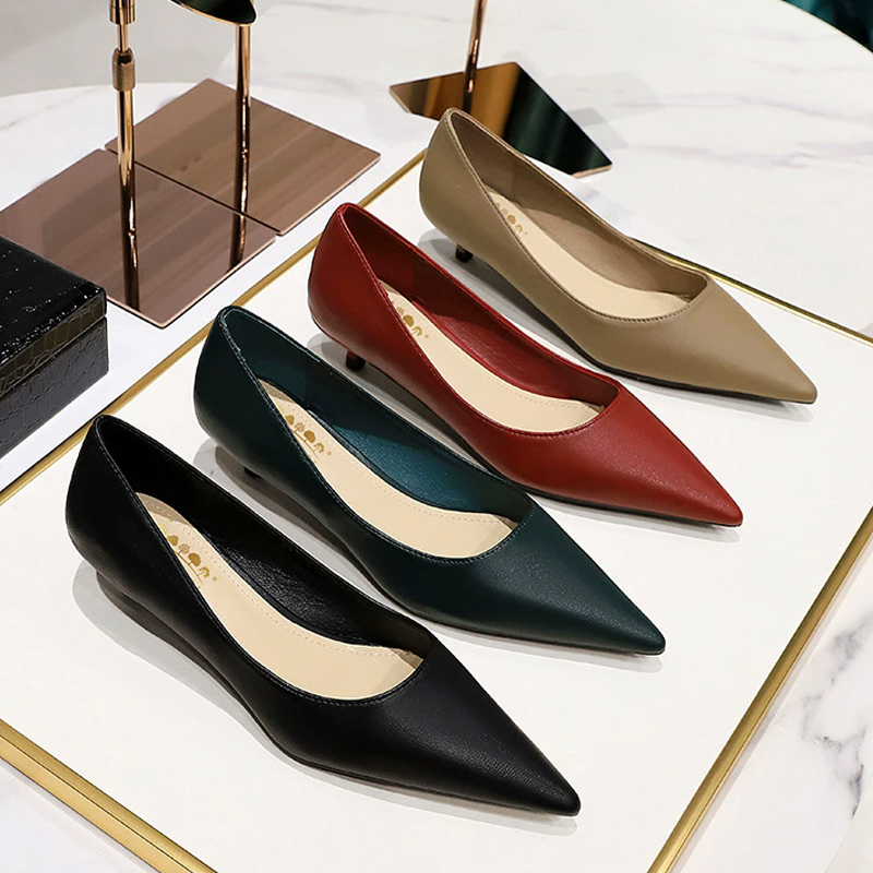 Xxl Women Fashion - Mode Puntige Teen Schoenen Met Middelhoge